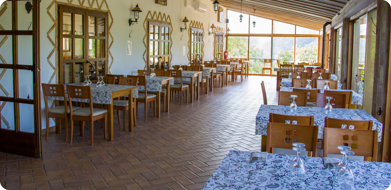 Restaurante en nuestro camping en Nerpio: disfruta de comida casera, platos típicos y sabores auténticos a precios asequibles.